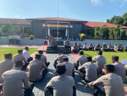 Cair dan Tanpa Sekat, Usai Apel Jam Pimpinan Kapolres Ende Duduk Santai Serap Aspirasi Anggota