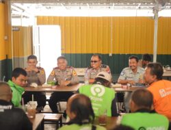 Peringati HUT Bhayangkara ke 80 Satlantas Polres Gresik Bersama Ojol Gresik Ngopi Bareng, Bahas Safety Riding Dan Kamtibmas