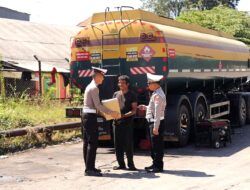 Polres Gresik Peduli Sesama, Satlantas Gelar Polantas Menyapa Salurkan Bantuan Sosial Bersama Taruna Akpol kepada Warga Dan Panti Asuhan