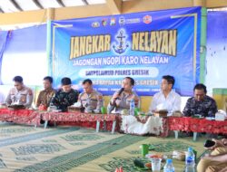 Dengar Aspirasi Nelayan Pesisir, Kapolres Gresik Gelar Jangkar, Bakti Kesehatan Dan Salurkan Bantuan Keselamatan Laut
