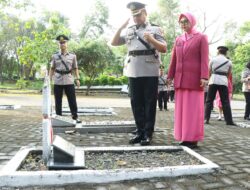 Polres Gresik Gelar Ziarah Nasional Dan Tabur Bunga Di TMP Kebomas Sambut Hari Bhayangkara ke-80