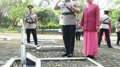 Polres Gresik Gelar Ziarah Nasional Dan Tabur Bunga Di TMP Kebomas Sambut Hari Bhayangkara ke-80