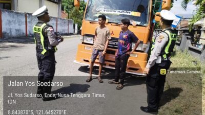 Tingkatkan Kesadaran Berkendaraan, Satlantas Polres Ende Polda NTT Turun ke Jalan Edukasi Pengendara dan Tukang Ojek