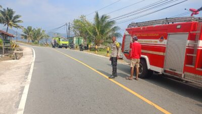 Kesigapan Polri, Damkar, dan Pemdes Borokanda Berhasil Cegah Karhutla Di Lahan Warga