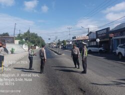 Respon Cepat Layanan Call Center 110: Polres Ende Polda NTT Bergerak Cepat Amankan Tumpahan Solar Di Simpang Lima