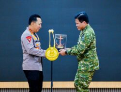 Kapolri Bersama Menko Polkam Dan Pimpinan Lembaga Negara Perkuat Kebersamaan Di Mabes TNI AL