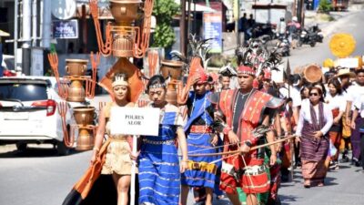 Kapolda NTT Hadiri Pawai Pembangunan 2026, 69 Tim Tampilkan Wajah Keberagaman NTT