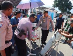 Respon Cepat Pasca Gempa: Kapolres Ende Turun Langsung Tinjau Korban dan Dirikan Tenda Darurat