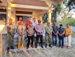 Pastikan Jalur Aman Pasca Gempa, Kapolres Ende Dirikan Tenda Darurat Dan Kawal Bantuan Presiden Di Maukaro