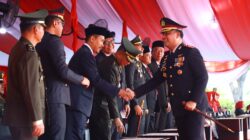 Kapolres Gresik Pimpin Upacara Penurunan Bendera HUT ke-81 RI, Berlangsung Khidmat Dan Lancar