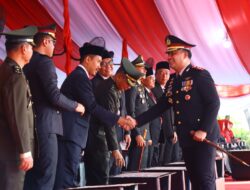 Kapolres Gresik Pimpin Upacara Penurunan Bendera HUT ke-81 RI, Berlangsung Khidmat Dan Lancar