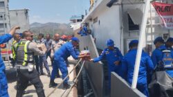 Misi Kemanusiaan Kapal Polairud KP Pomana XXII-3017 Bawa Ratusan Paket Bantuan Polda NTT untuk Tiga Kabupaten