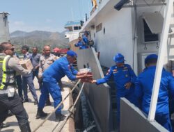 Misi Kemanusiaan Kapal Polairud KP Pomana XXII-3017 Bawa Ratusan Paket Bantuan Polda NTT untuk Tiga Kabupaten