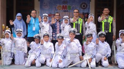 Satlantas Polres Gresik Kenalkan Tertib Lalu Lintas Sejak Dini, Anak-Anak Belajar Rambu Sambil Bersepeda