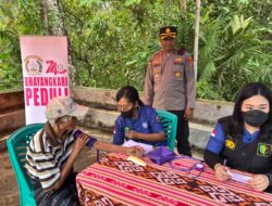 Sidokkes Polres Ende Polda NTT Jemput Bola Beri Pelayanan Kesehatan Keliling Bagi Warga Terdampak Gempa