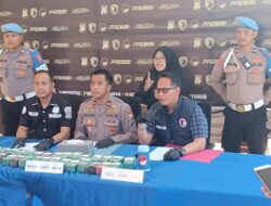 Warga Lapor Lewat 110, Satresnarkoba Polres Gresik Temukan 10,8 Kg Ganja Dalam Vespa Di Gudang Ekspedisi