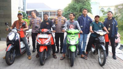 Kapolres Gresik Kembalikan Motor Milik Korban Curian, Dua Pelaku Diberi Tindakan Tegas Terukur
