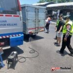 Tingkatkan Kepatuhan Dan Tekan Polusi, Satlantas Polres Pelabuhan Tanjung Perak Gelar Operasi Gabungan Di Jalan Pegirian IMG-20260929-WA0036