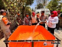 Sinergi Lintas Instansi, Polres Ponorogo Salurkan Bantuan Air Bersih Untuk Warga Desa Tumpuk