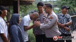 Polisi Bersama Masyarakat, Kapolres Gresik Bantu Wahyu Kembali Ke Keluarga Di Menganti