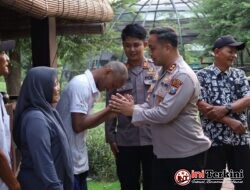 Polisi Bersama Masyarakat, Kapolres Gresik Bantu Wahyu Kembali Ke Keluarga Di Menganti