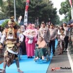 Disambut Pedang Pora Dan Atraksi Budaya, Irjen Pol Dekananto Eko Purwono Resmi Pimpin Polda Jatim IMG-20261012-WA0000