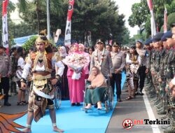 Disambut Pedang Pora Dan Atraksi Budaya, Irjen Pol Dekananto Eko Purwono Resmi Pimpin Polda Jatim