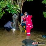 Respons Cepat Tangani Banjir Padang, Polri Kerahkan Personel Dan Dirikan Posko Kesehatan IMG-20261012-WA0005