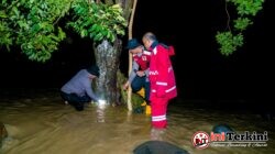 Respons Cepat Tangani Banjir Padang, Polri Kerahkan Personel Dan Dirikan Posko Kesehatan