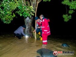 Respons Cepat Tangani Banjir Padang, Polri Kerahkan Personel Dan Dirikan Posko Kesehatan