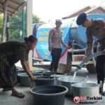 Brimob Polda Jatim Salurkan 40 Ribu Liter Air Bersih Untuk Warga Gresik Dan Sidoarjo IMG-20261014-WA0031