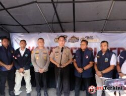 Polda Jatim Dan Tim Gabungan Lakukan Penindakan Dan Penegakan Hukum Narkoba Di Jalan Kunti Surabaya