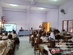 Polres Pelabuhan Tanjung Perak Gelar Sosialisasi Keselamatan Lalu Lintas Di SMP Bhayangkari 6 Surabaya