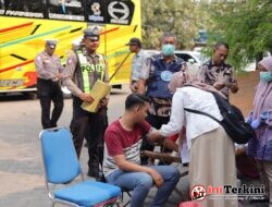 Satlantas Polres Gresik Gelar Rampcheck Bus Pariwisata, Pastikan Sopir Sehat Dan Bebas Narkoba