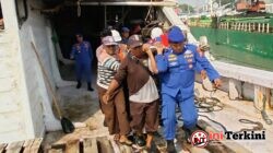 Mendadak Sesak Napas Di Kapal, Satpolairud Polres Gresik Bantu Evakuasi ABK Ke Rumah Sakit